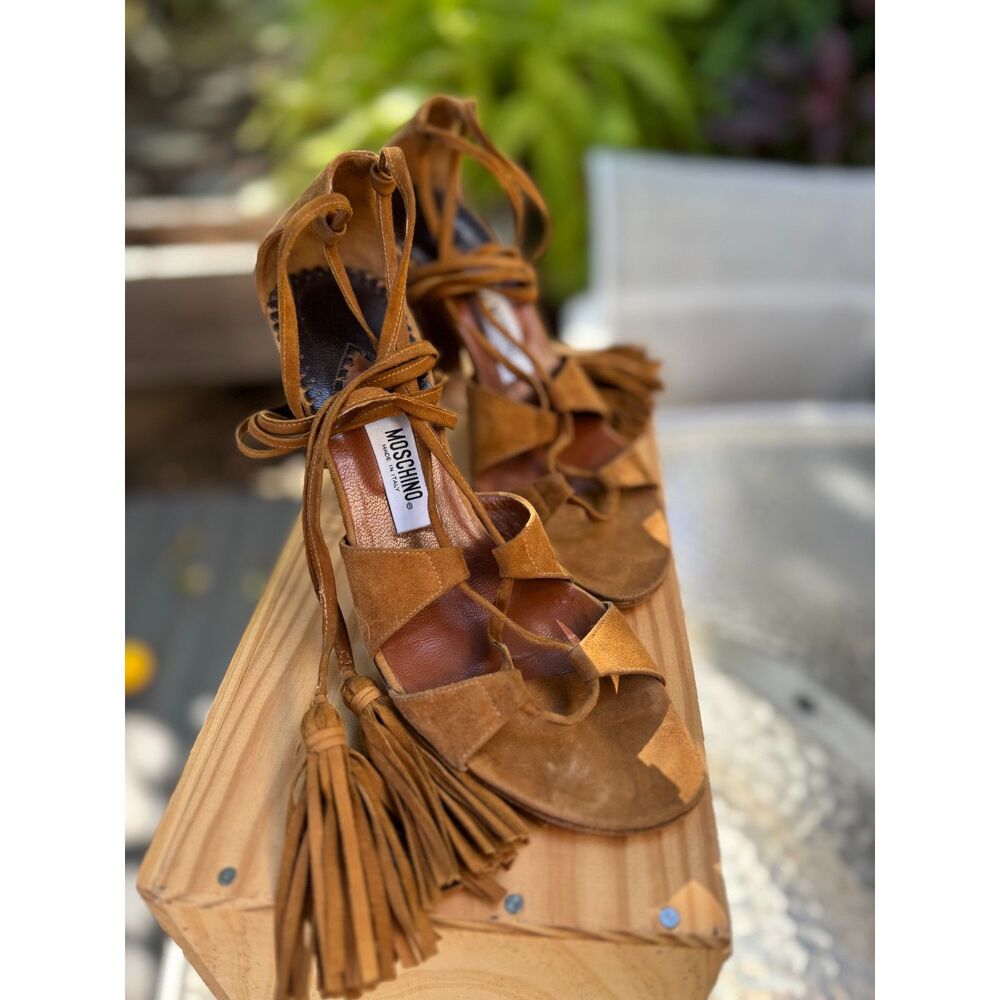 VTG Moschino Cognac Brn Suede Wrap Tassel Gladiator Sandal Heels SZ IT 37 = US 7
